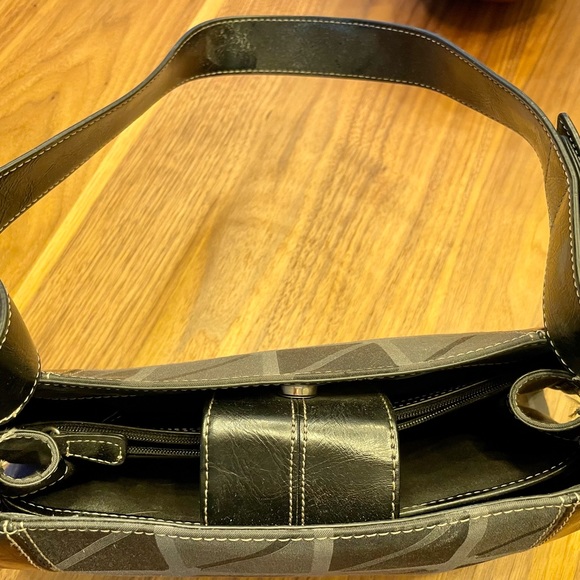 Nine & Co Purse - Picture 4 of 4